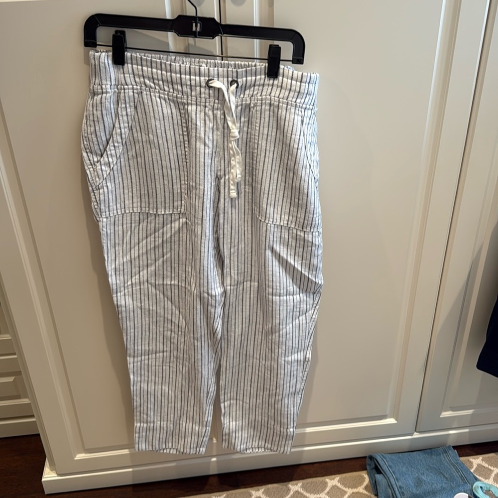 Athleta Linen Pants white with grey stripe , pockets , elastic waist , size 10